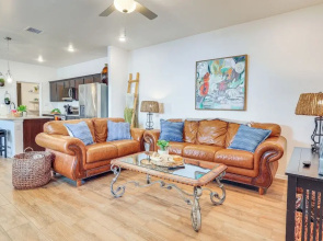 Home w/ Private Patio 10 Mi to Rio Grande!