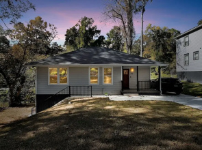 Atlanta Family Retreat 5br And Backyard 5 Bedroom Home
