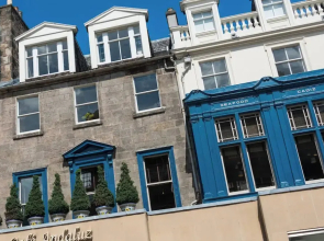 JOIVY 5-star Luxurious George Street Apartment