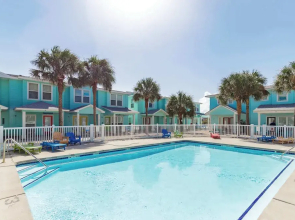 Resort Pool & Pet Friendly Sleeps 9