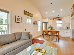 Modern Solomons Cottage Rental - Walk to Island!