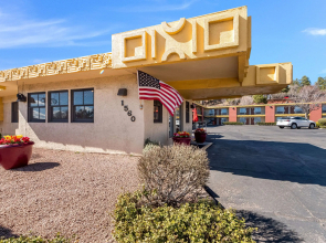 Kings House Motor Hotel