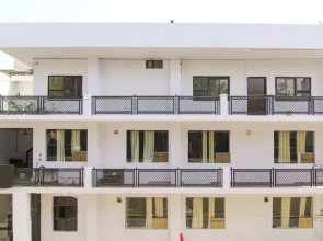 Goroomgo New Ashiyana Palace Varanasi