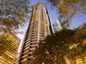 2BR Stunning Views CBD Pool Gym Netflix