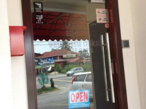 White House Cubical Hotel