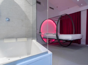 Colosseum Jacuzzi Suites