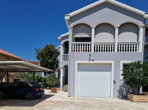 Cosy villa near the beach