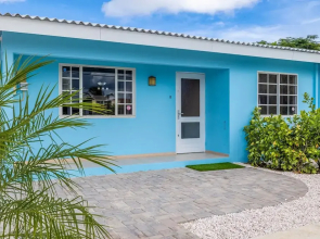 House of Joy Palapa Pool Near Eagle Beach