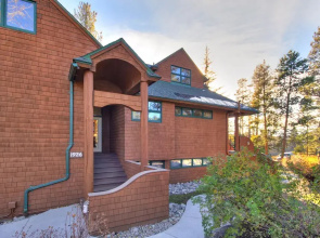 1926 Soda Springs Ii 3 Bedroom Townhouse by RedAwning