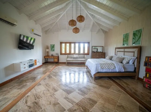 Majestic 5BR Villa With Pool and Garden View