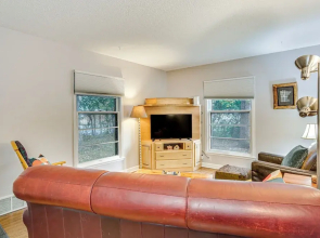 7 Mi to Downtown Minneapolis: Home w/ Fire Pit!