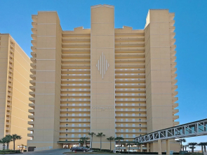 Beautiful Ocean Views! 2-bedroom, 2-bathroom! Resort Pools!