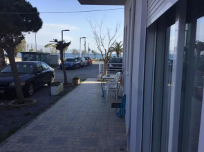 Seaside Studio 2 ( 30 meters from the beach )