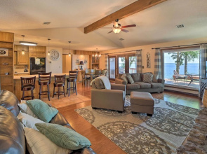 Grand Lake Views + Fire Pit: Monkey Island Home!