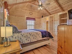 Cozy Augusta Cabin w/ Grill - Walk to Main St