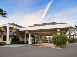 Days Inn by Wyndham Jacksonville Airport