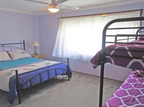 Catalina', 7 Catalina Close - Air Conditioned Large Home With Boat Parking