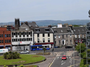 The Paisley Penthouse - Stunning View of the Abbey
