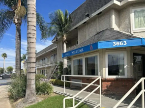 Studio 6 Suites - Riverside, Ca