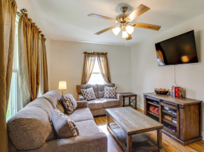 Lakes, Whiskey & More! Charming Home in Tullahoma