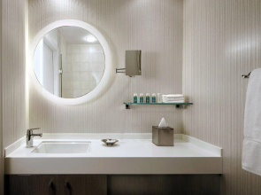 One King West Hotel & Residence