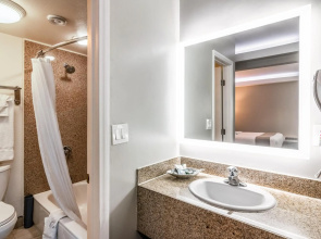 Inn at 50 at Long Beach Convention Center