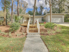 Sunny Gainesville Home ~ Half-mi to UF Campus!