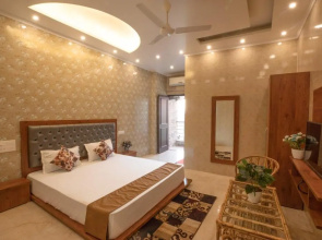 Hotel Gangotri Plaza
