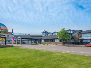Pictured Rocks Inn & Suites