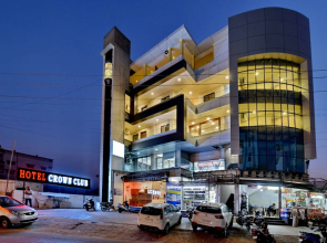 OYO 11523 Crown Club