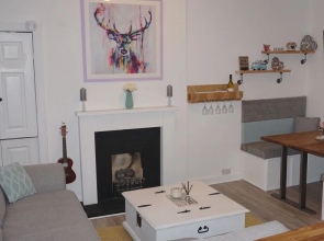 2 Bedroom Flat in Edinburgh With Free Parking