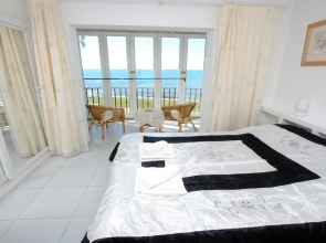Dona Lola Sandra - Frontline beach house with full sea views within a short drive to Marbella  CS108