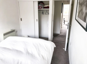 Entire 2 Bedroom Flat Next to Kings College