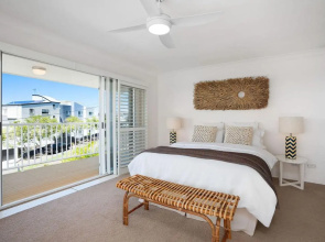 The White House - Central Coolum with Spectacular Ocean Views and WiFi