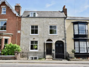 Vernon House Sleeps 8 in Old Cowes