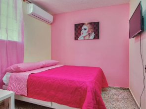 Room in Guest Room - Queen Of Hearts - Rh