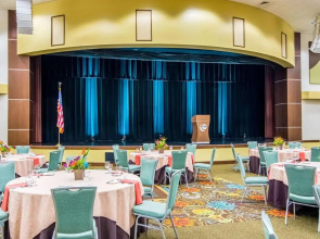 Ramada Springfield Inn And Conference Center