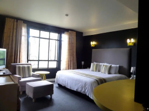 West Wood Hotel