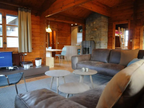 Traditional Chalet with Sauna, Spa Tub, & Relaxation Space near La Roche