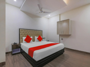 OYO 10580 Hotel Skylark