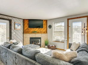 Walk to Lifts: Brian Head Condo w/ Ski Locker!