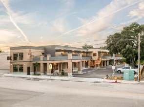 Hotel Siri Downtown - Paso Robles