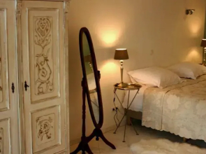 Bed & Kitchen