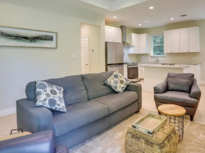 Charming Willis Hideaway < 1 Mi to Lake Conroe!