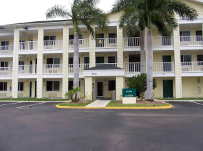 HomeTowne Studios by Red Roof Fort Lauderdale