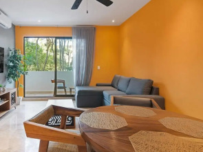 1 Br. LX Amenities Prime Location