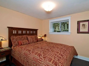 A Suite at Kitsilano Cottage