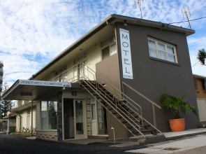 Golden Shores Airport Motel