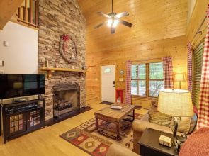 Private Cabin on 2 Acres: Hot Tub, 10 Mi to Boone!