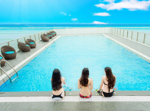 Yarra Ocean Suites Danang